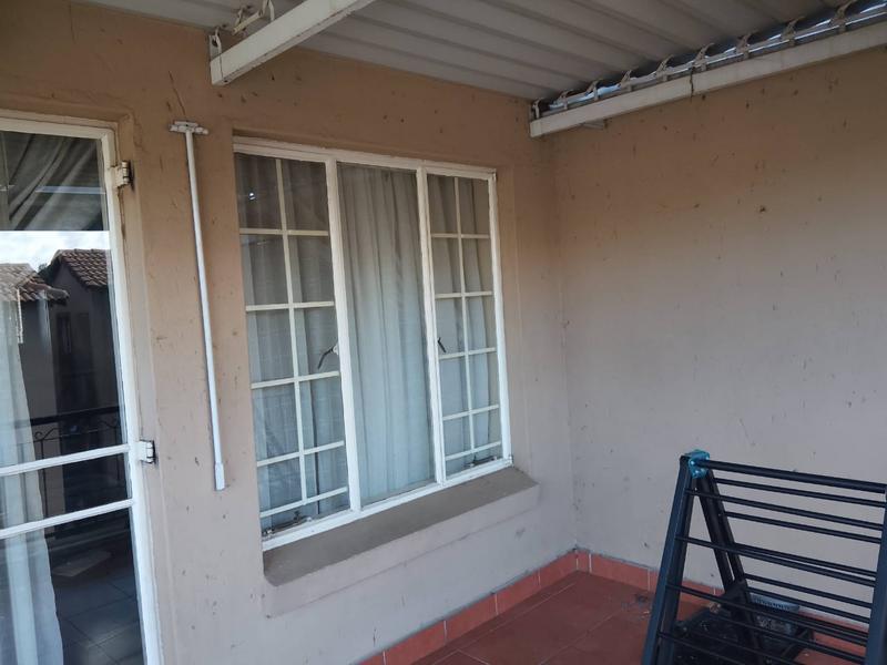 To Let 2 Bedroom Property for Rent in Mondeor Gauteng