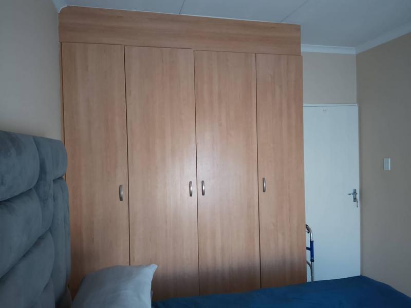 To Let 2 Bedroom Property for Rent in Mondeor Gauteng
