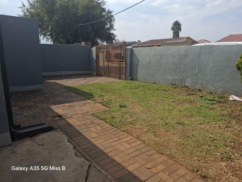 3 Bedroom Property for Sale in Protea Glen Gauteng