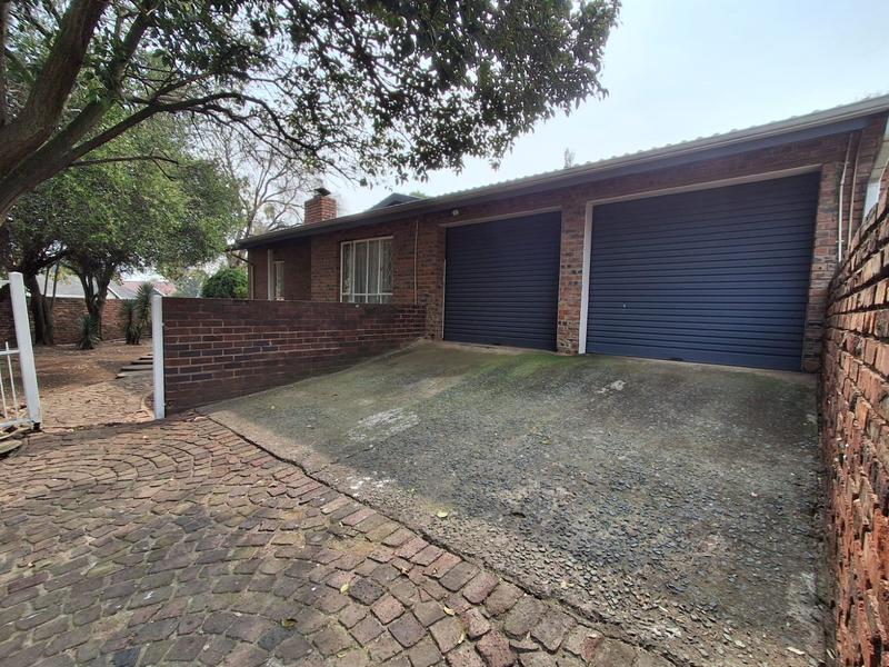 2 Bedroom Property for Sale in Brackendowns Gauteng