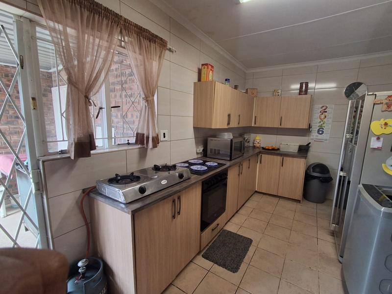 2 Bedroom Property for Sale in Brackendowns Gauteng