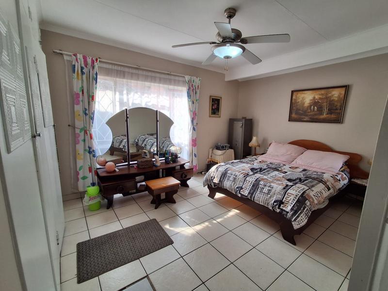 2 Bedroom Property for Sale in Brackendowns Gauteng