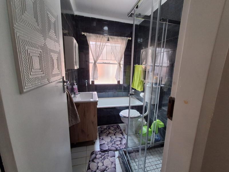 2 Bedroom Property for Sale in Brackendowns Gauteng