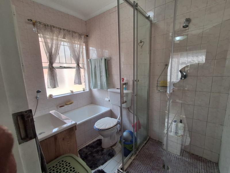 2 Bedroom Property for Sale in Brackendowns Gauteng