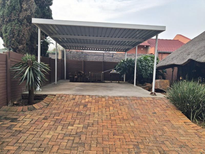 2 Bedroom Property for Sale in Brackendowns Gauteng