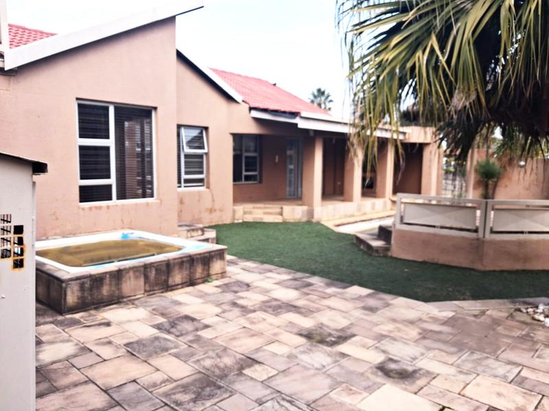 4 Bedroom Property for Sale in Brackendowns Gauteng