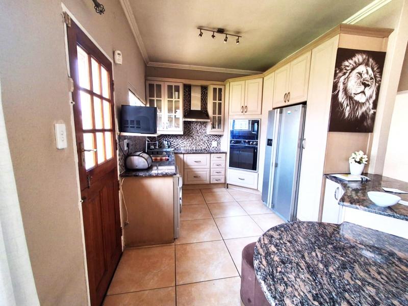 4 Bedroom Property for Sale in Brackendowns Gauteng