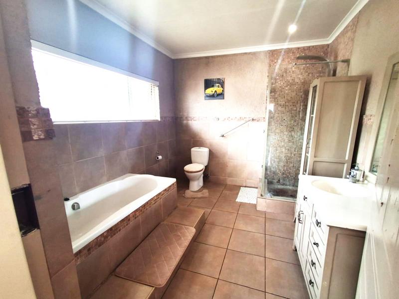 4 Bedroom Property for Sale in Brackendowns Gauteng