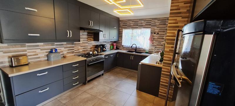 3 Bedroom Property for Sale in Bonaero Park Gauteng