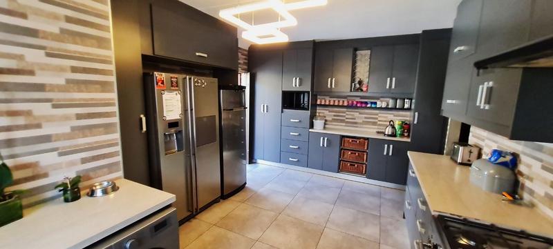 3 Bedroom Property for Sale in Bonaero Park Gauteng