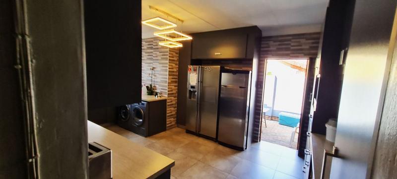 3 Bedroom Property for Sale in Bonaero Park Gauteng