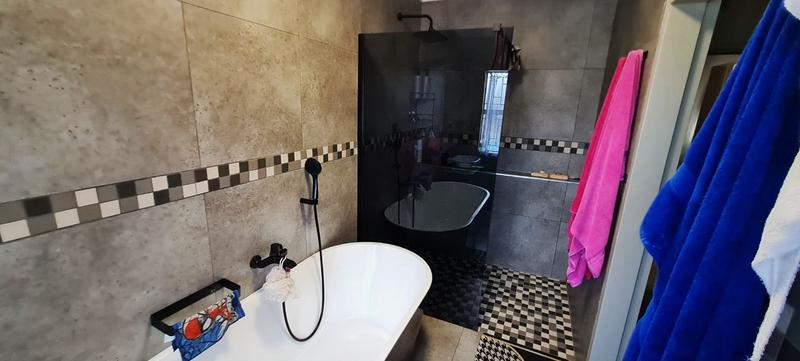 3 Bedroom Property for Sale in Bonaero Park Gauteng
