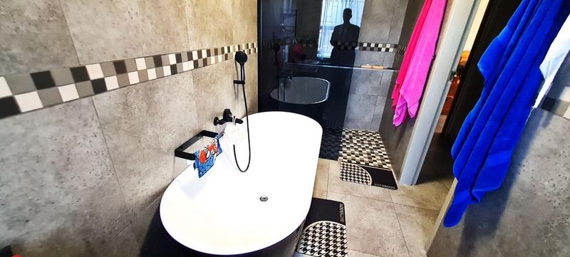 3 Bedroom Property for Sale in Bonaero Park Gauteng