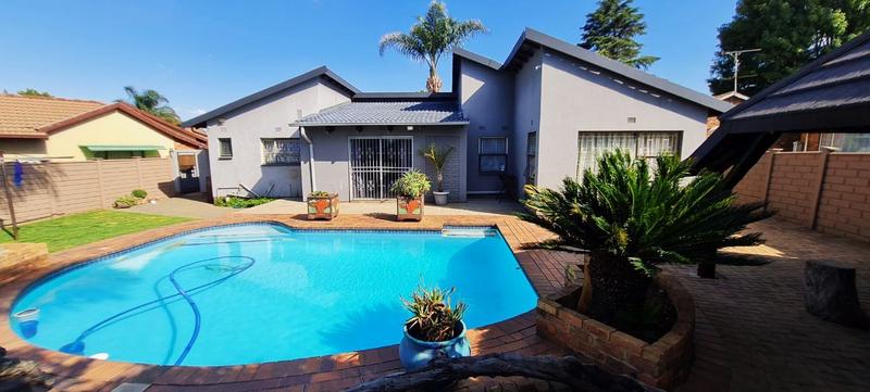 3 Bedroom Property for Sale in Bonaero Park Gauteng