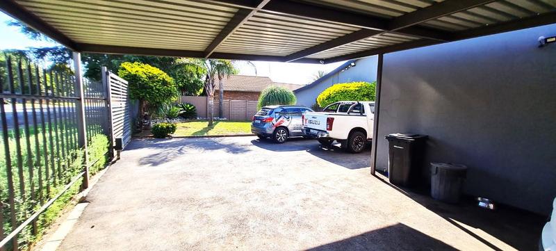 3 Bedroom Property for Sale in Bonaero Park Gauteng