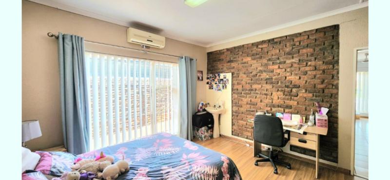 4 Bedroom Property for Sale in Edleen Gauteng