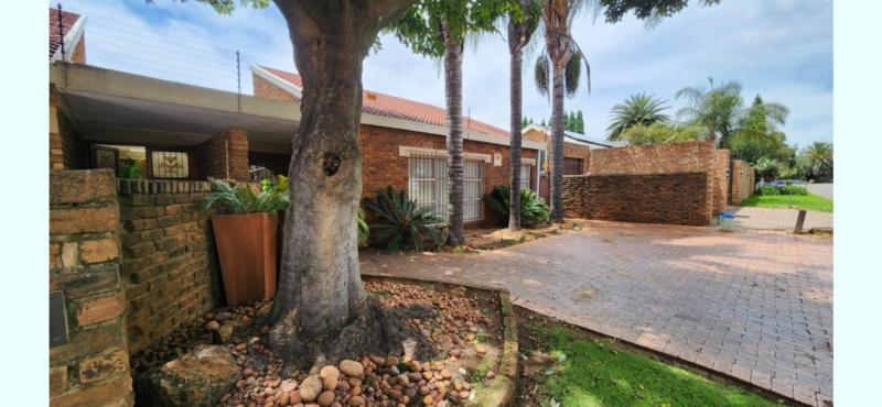 4 Bedroom Property for Sale in Edleen Gauteng