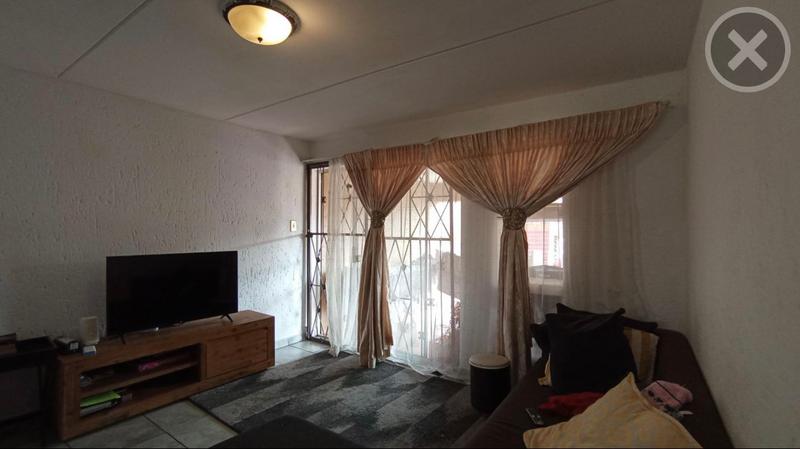 2 Bedroom Property for Sale in Mondeor Gauteng