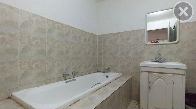 2 Bedroom Property for Sale in Mondeor Gauteng