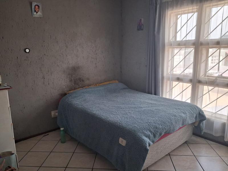 2 Bedroom Property for Sale in Mulbarton Gauteng