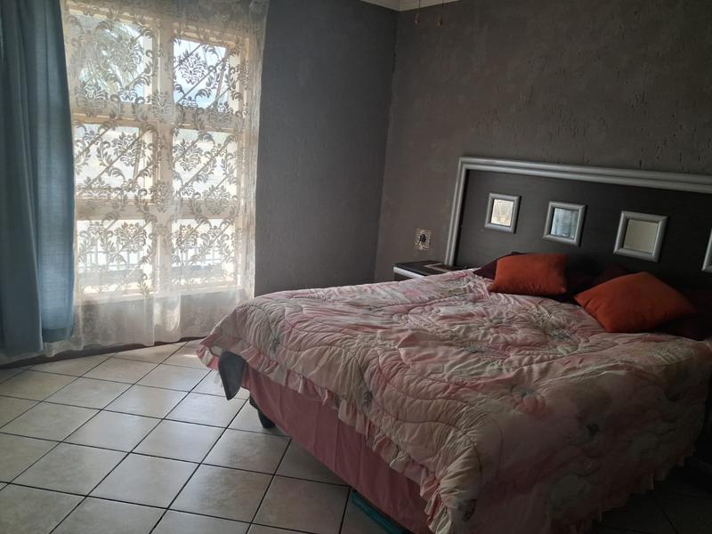 2 Bedroom Property for Sale in Mulbarton Gauteng