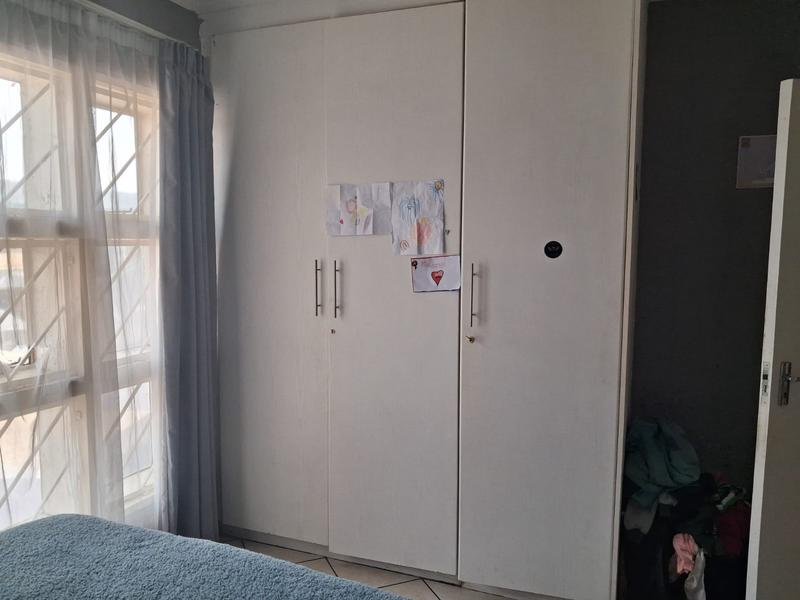 2 Bedroom Property for Sale in Mulbarton Gauteng
