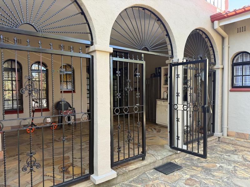 4 Bedroom Property for Sale in Oakdene Gauteng