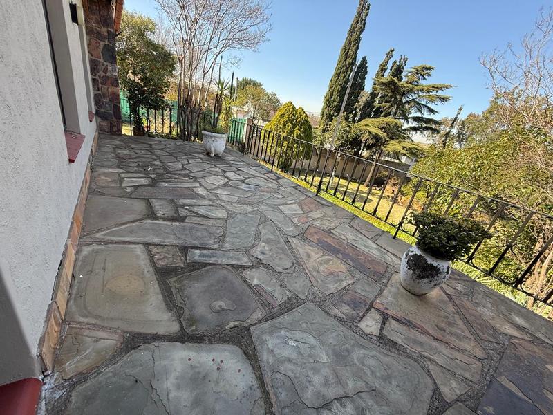 4 Bedroom Property for Sale in Oakdene Gauteng