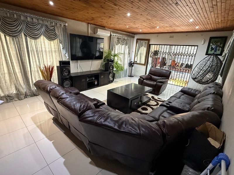 4 Bedroom Property for Sale in Oakdene Gauteng