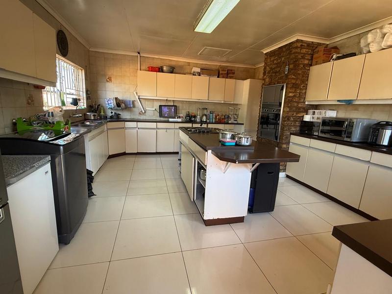 4 Bedroom Property for Sale in Oakdene Gauteng