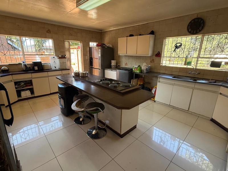 4 Bedroom Property for Sale in Oakdene Gauteng