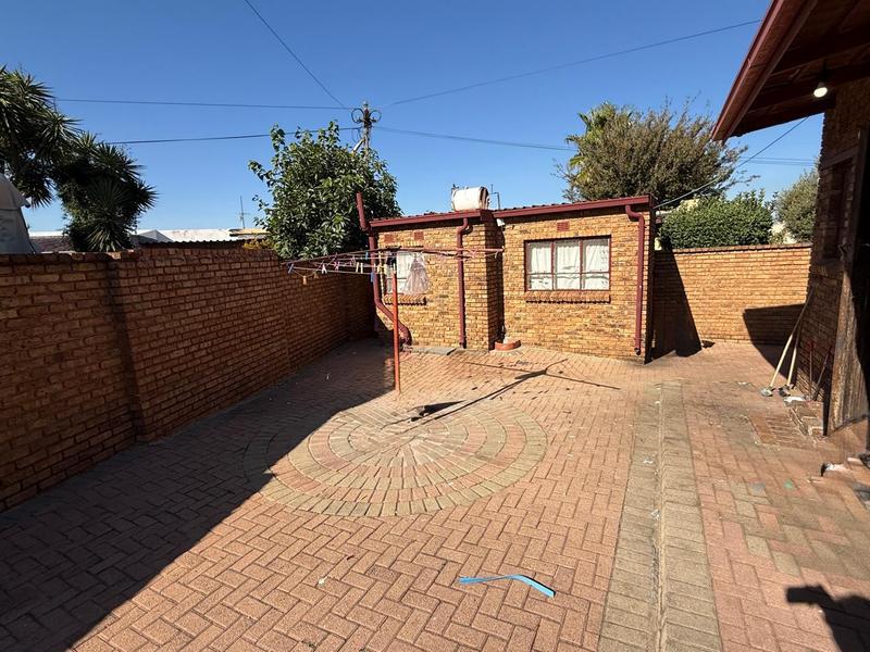 4 Bedroom Property for Sale in Oakdene Gauteng