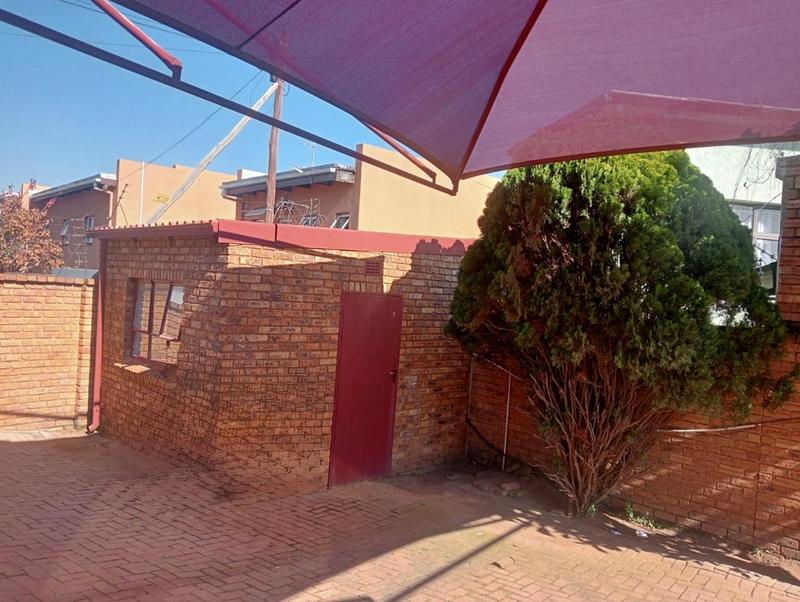 4 Bedroom Property for Sale in Oakdene Gauteng