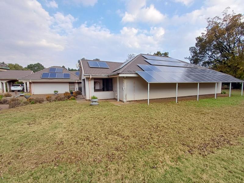 5 Bedroom Property for Sale in Unitas Park Gauteng