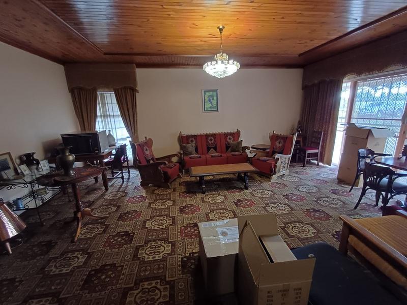 5 Bedroom Property for Sale in Unitas Park Gauteng
