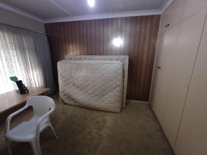 5 Bedroom Property for Sale in Unitas Park Gauteng