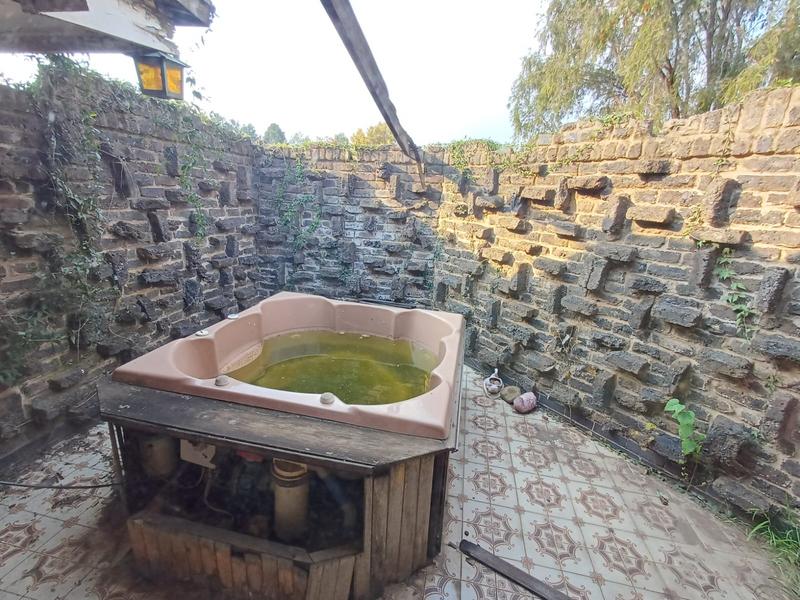 5 Bedroom Property for Sale in Unitas Park Gauteng