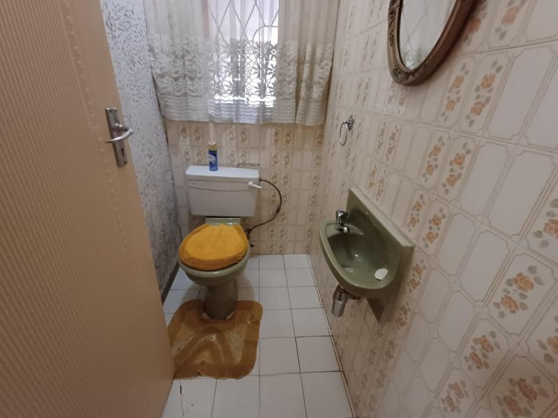 5 Bedroom Property for Sale in Unitas Park Gauteng
