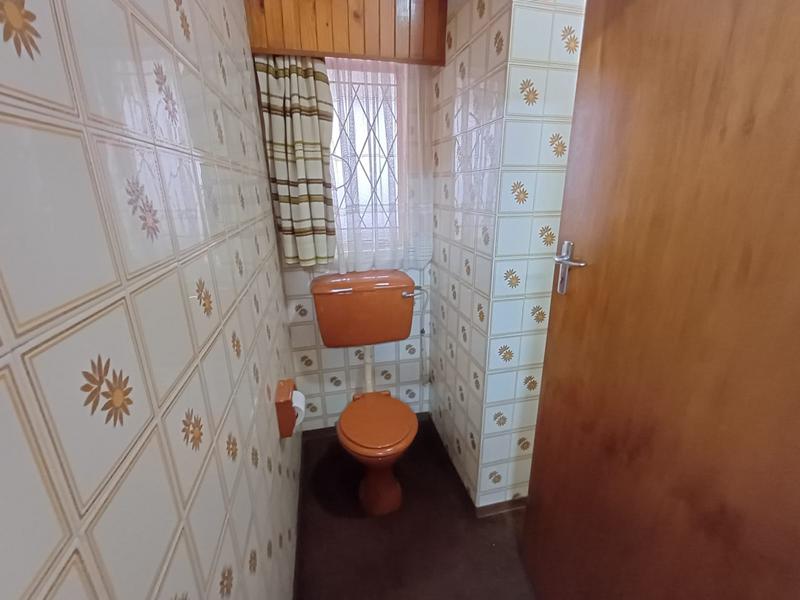 5 Bedroom Property for Sale in Unitas Park Gauteng