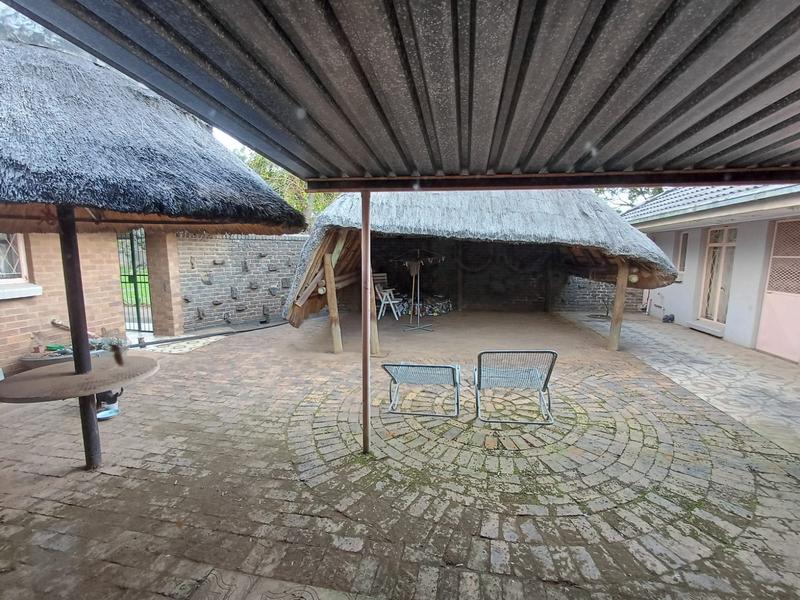 5 Bedroom Property for Sale in Unitas Park Gauteng