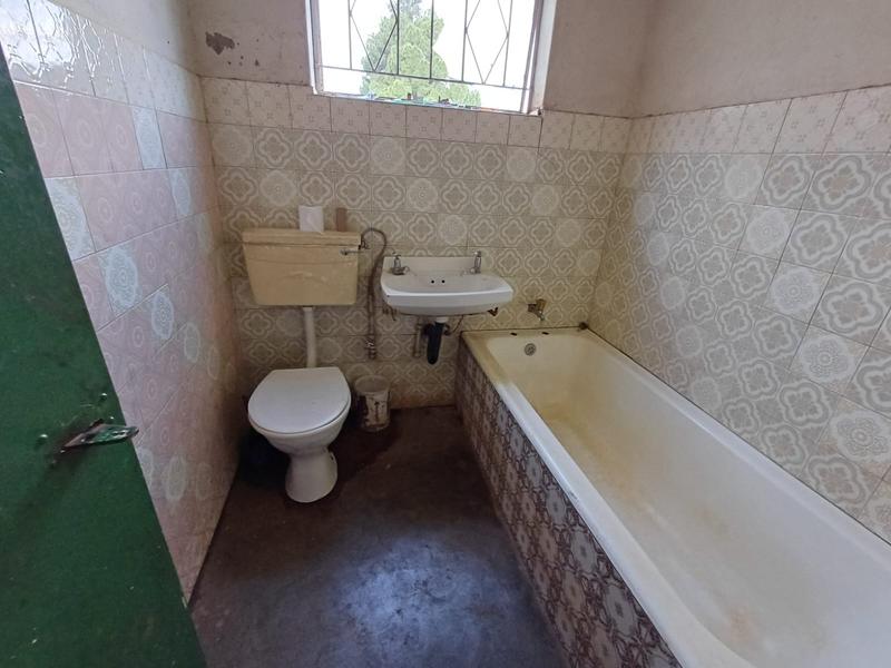 5 Bedroom Property for Sale in Unitas Park Gauteng