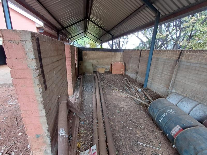 5 Bedroom Property for Sale in Unitas Park Gauteng