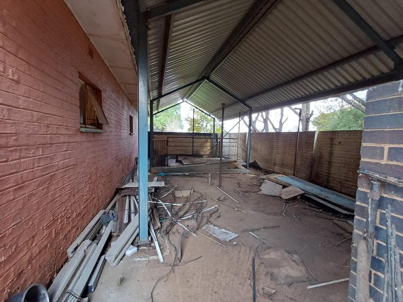5 Bedroom Property for Sale in Unitas Park Gauteng