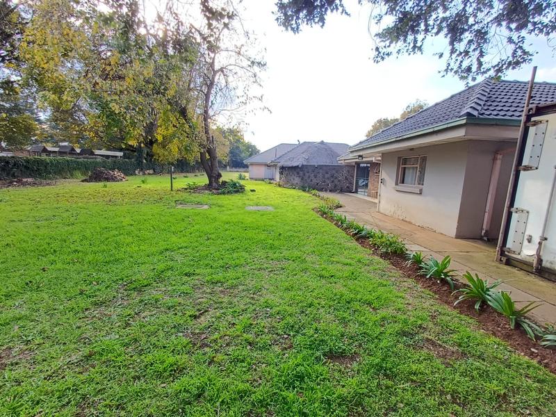 5 Bedroom Property for Sale in Unitas Park Gauteng