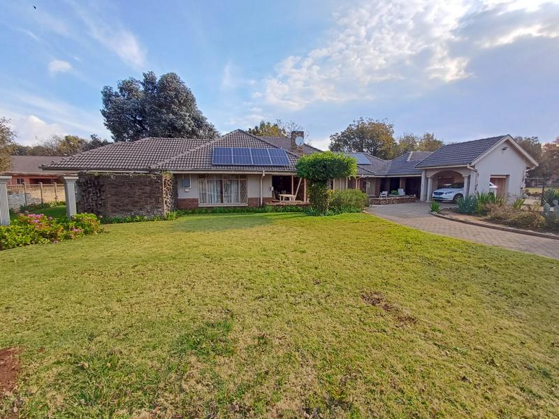5 Bedroom Property for Sale in Unitas Park Gauteng