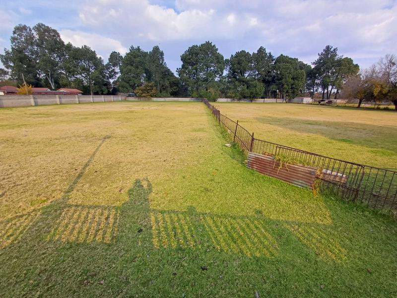 5 Bedroom Property for Sale in Unitas Park Gauteng