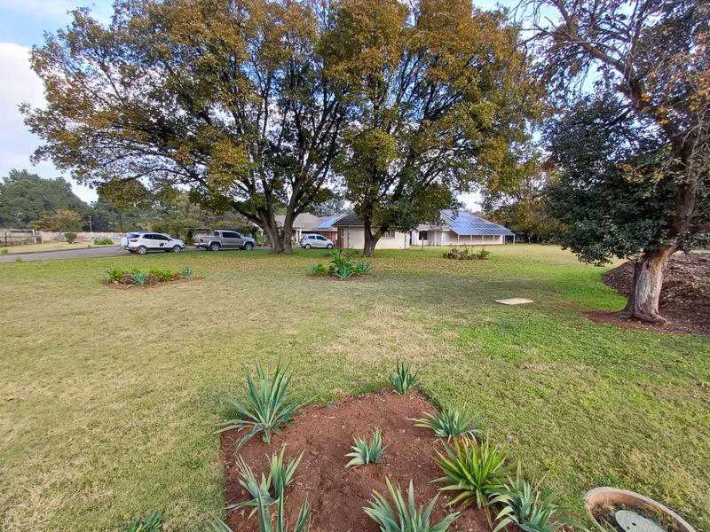 5 Bedroom Property for Sale in Unitas Park Gauteng