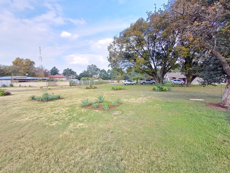 5 Bedroom Property for Sale in Unitas Park Gauteng