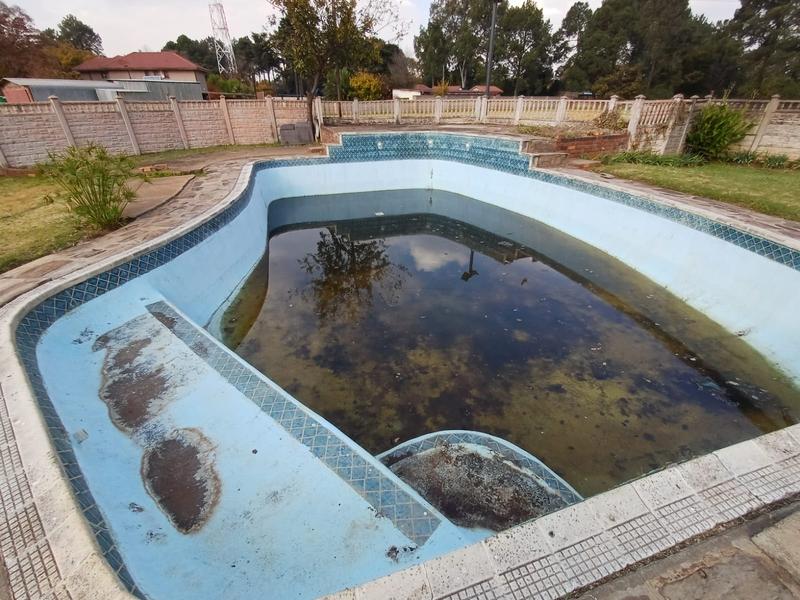 5 Bedroom Property for Sale in Unitas Park Gauteng