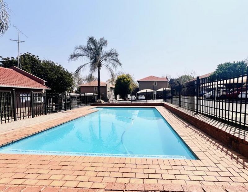 3 Bedroom Property for Sale in Die Hoewes Gauteng